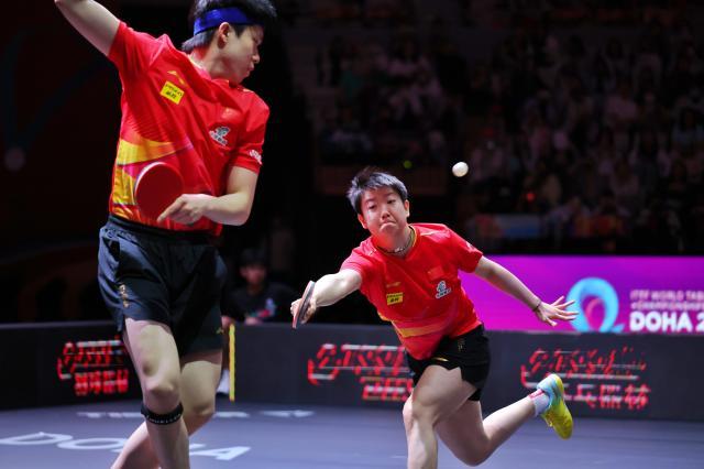 （体育）（5）乒乓球——世乒赛混双：王楚钦_孙颖莎首轮晋级XxjpseC007291_20250518_PEPFN0A001.jpg